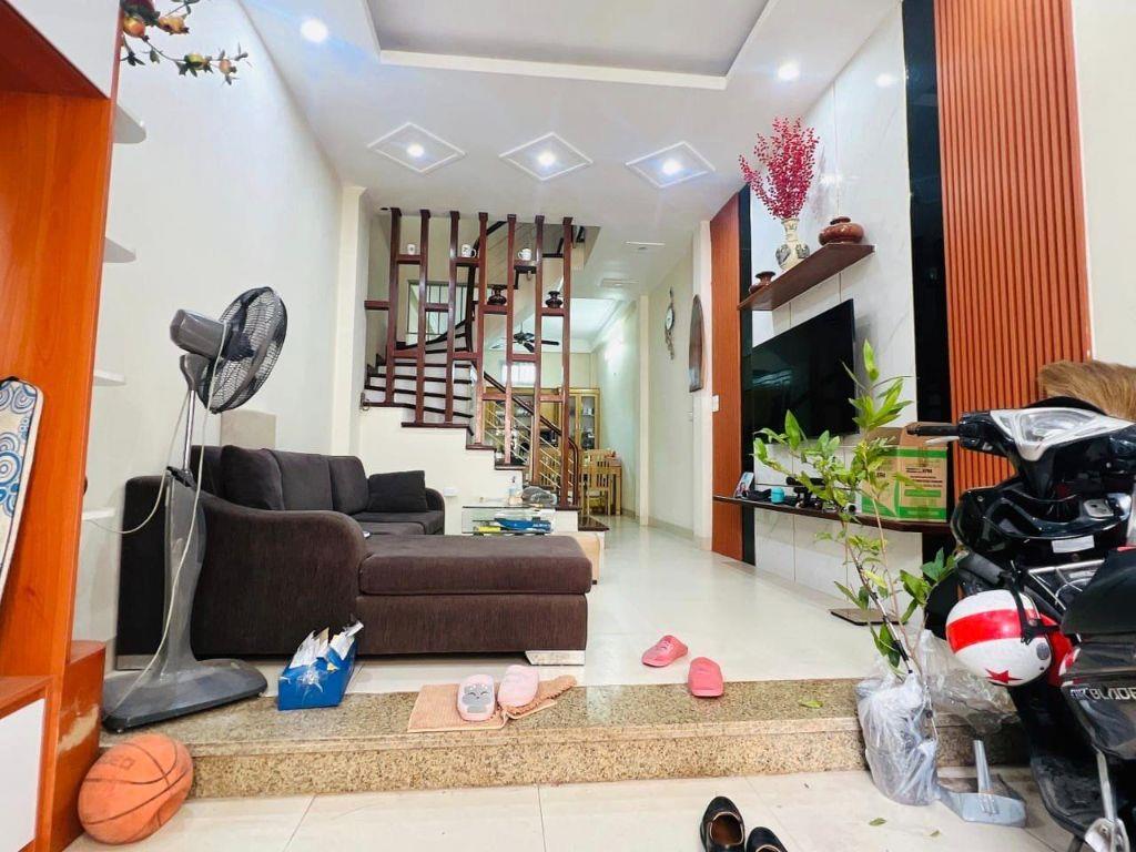 Chính chủ bán nhà Tây Mỗ 42M 4 Tầng, tặng nội thất, 50m ô tô đỗ giá 6 tỷ