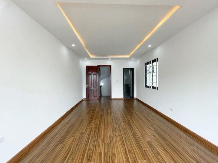 Bán nhà Tân Lập, gần trung tâm Trạm Trôi, xây 5 Tầng, 4 phòng, 20m ô tô đỗ giá 4.2 tỷ