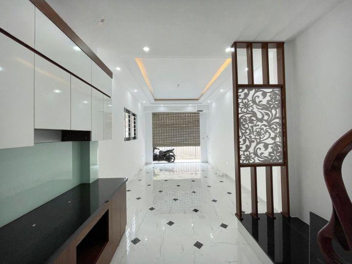 Bán nhà Tân Lập, gần trung tâm Trạm Trôi, xây 5 Tầng, 4 phòng, 20m ô tô đỗ giá 4.2 tỷ