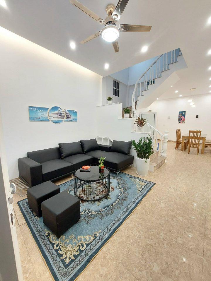Chính chủ cần bán nhà Đại Mỗ 42M 4 Tầng, 4 ngủ, ngõ rộng ô tô đỗ gần giá 6.8 tỷ