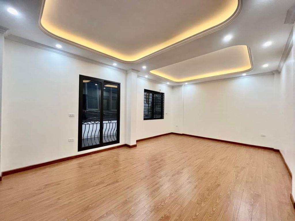 Nhà đẹp Mặt Đường Di Trạch 33M 5 Tầng, kinh doanh, ô tô đỗ cửa, tiện ích giá 5.2 tỷ
