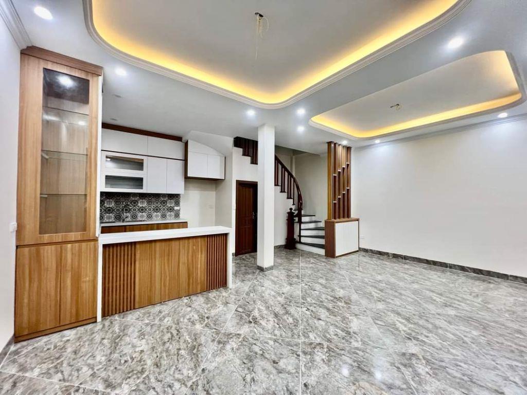 Nhà đẹp Mặt Đường Di Trạch 33M 5 Tầng, kinh doanh, ô tô đỗ cửa, tiện ích giá 5.2 tỷ
