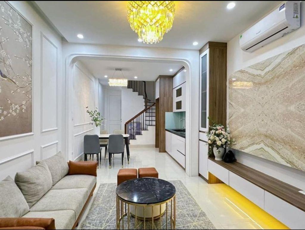 Bán nhà Trạm Trôi, trung tâm Huyện Hoài Đức xây mới 5 Tầng, 3 ngủ, ô tô đỗ gần giá 4.5 tỷ