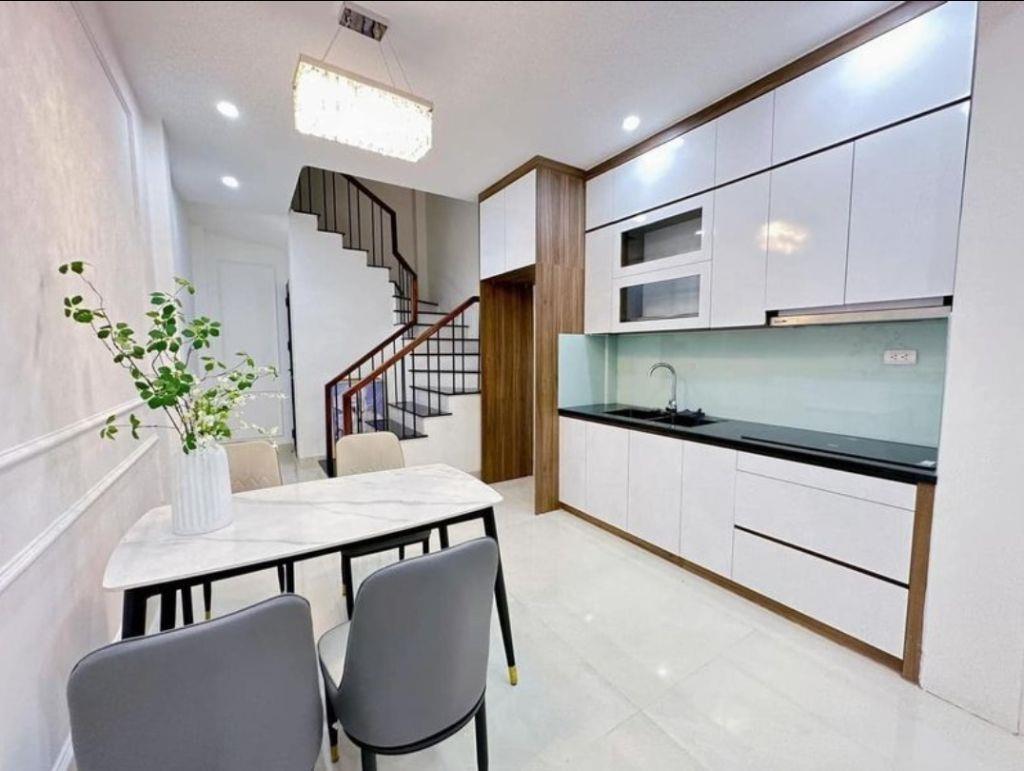 Bán nhà Trạm Trôi, trung tâm Huyện Hoài Đức xây mới 5 Tầng, 3 ngủ, ô tô đỗ gần giá 4.5 tỷ