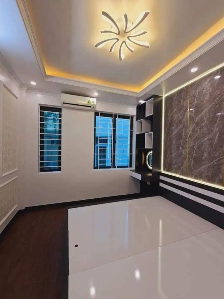 Bán nhà Trạm Trôi, trung tâm Huyện Hoài Đức xây mới 5 Tầng, 3 ngủ, ô tô đỗ gần giá 4.5 tỷ