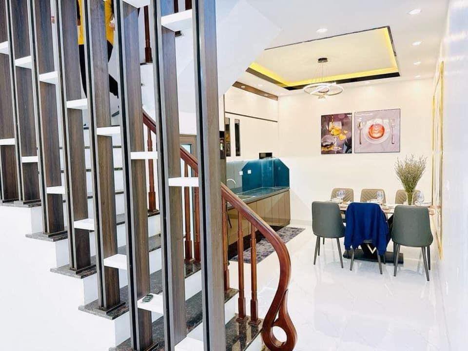 Bán nhà Kim Chung 38M 4 Tầng, 4P Ngủ, full nội thất, ô tô đỗ gần giá 5 tỷ