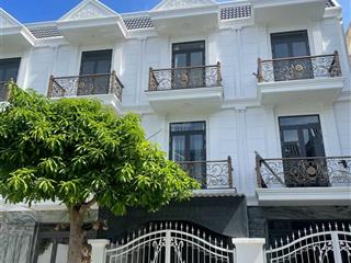 Kẹt tiền, bán gấp nhà phố đông hưng residences tp dĩ an bình dương  giá chỉ 4,4 tỷ