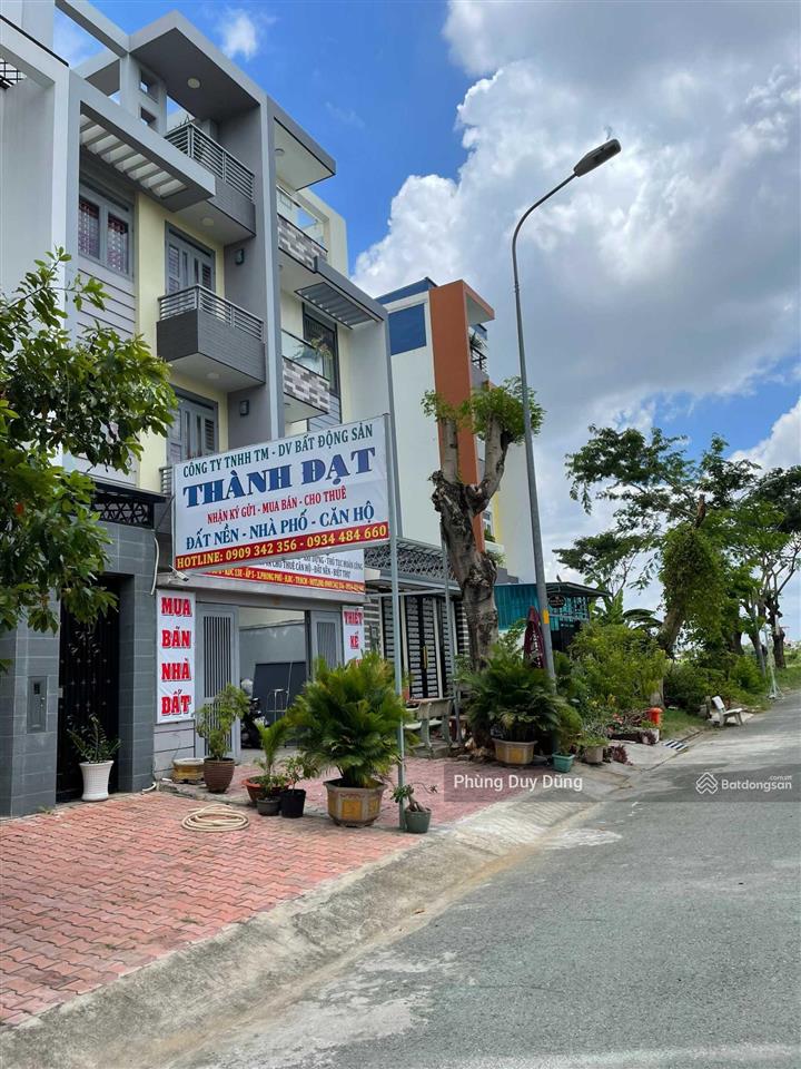 Cần bán gấp nhà phố khu dân cư 13e intresco phong phú đối diện công viên giá rẻ.