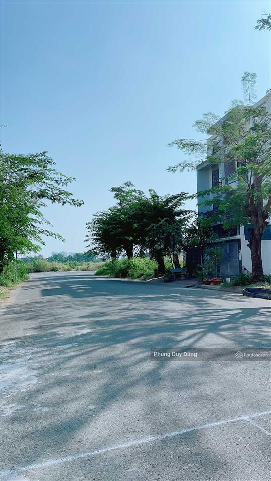 Cần bán gấp nhà phố khu dân cư 13e intresco phong phú đối diện công viên giá rẻ.