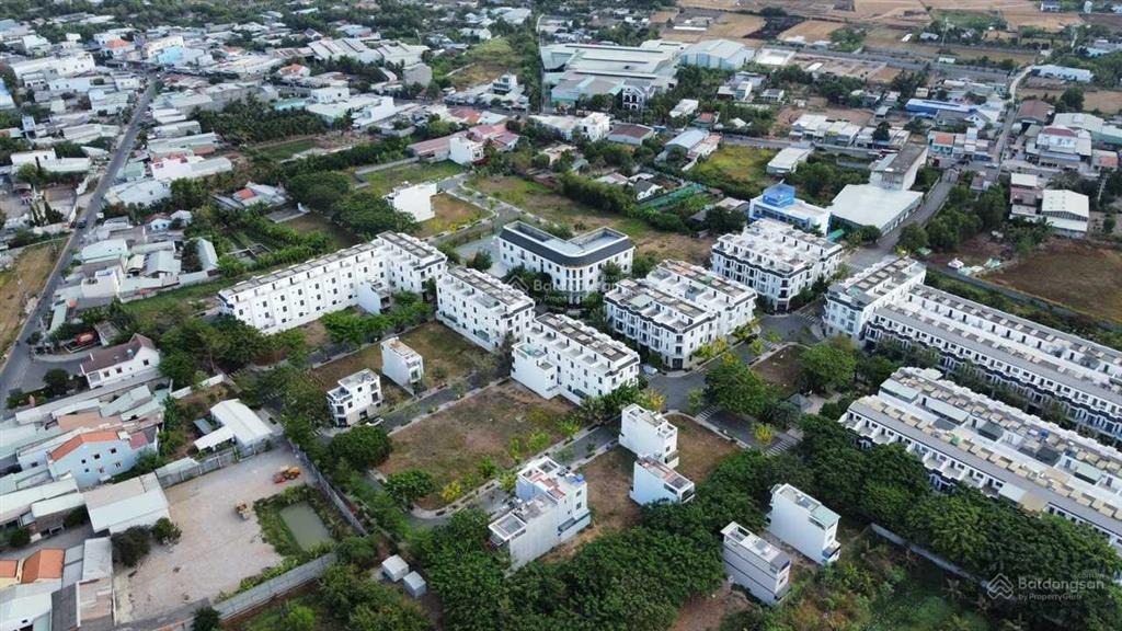 Bán gấp nhà 1trệt  1lầu  1 sân thượng kdc thắng lợi central hill  bến lức  long an chỉ 1t899