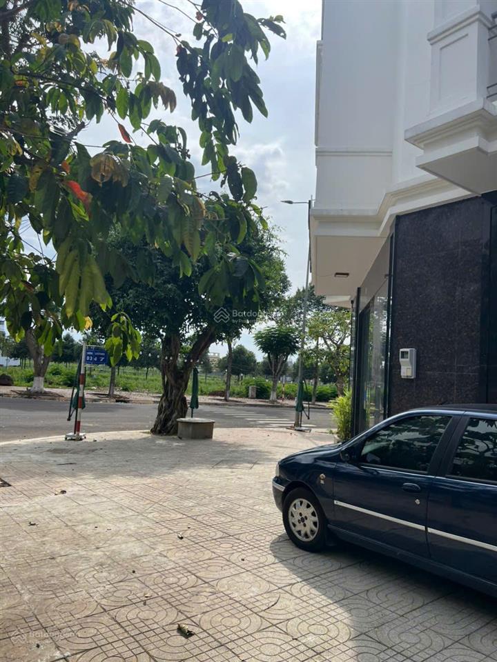 Bán nhanh nhà phố ngay chợ đầu mối dầu giây, thống nhất, đồng nai.  0902 665 ***