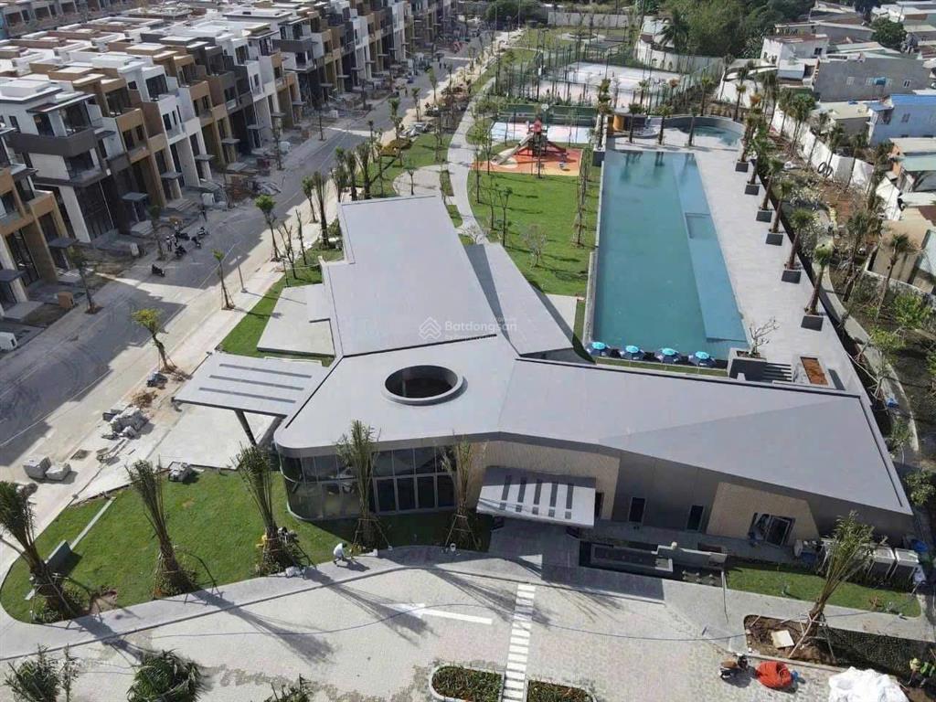 Bán biệt bán biệt thự ngay trạm metro số 1, thiết kế thông tầng, dự án the 9 stellars. giá 21.3 tỷ.