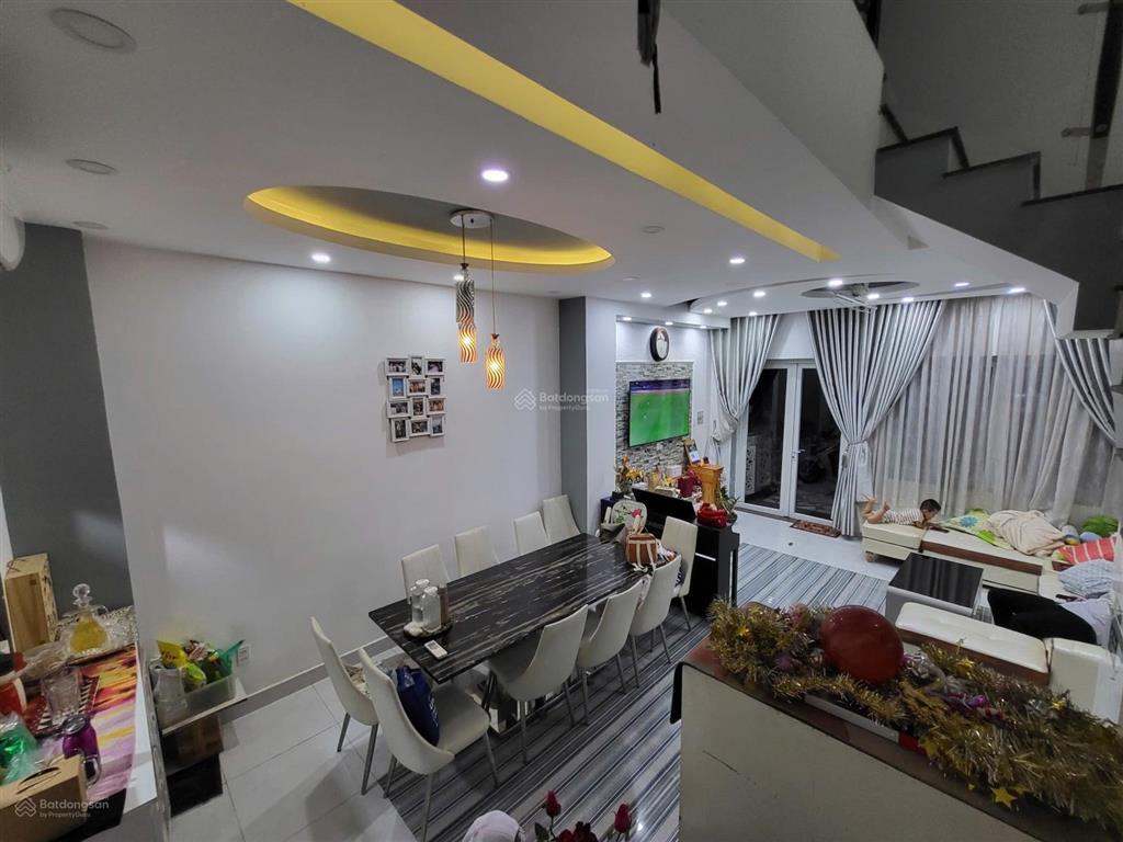 Bán nhà mega village giá 8 tỷ  sam