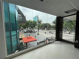 Cần bán gấp tòa nhà building 10t mặt đường hoàng quốc việt, dt 250m2 x mt 10.6m, hđ thuê 4 tỷ/năm