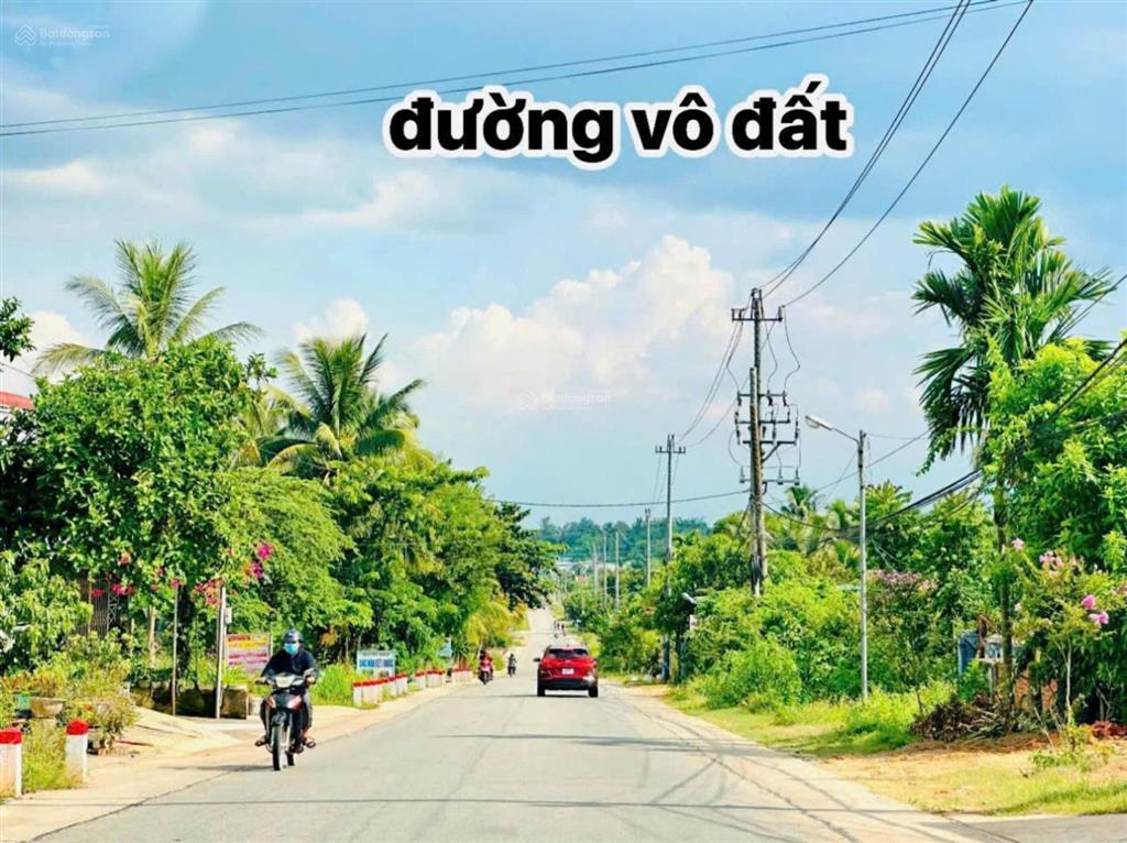 Bán 200m2 đất thổ cư  ngang 10m, dài 20m. đường 5m, thông ra quốc lộ gần ngã tư dầu giây. giá ngộp