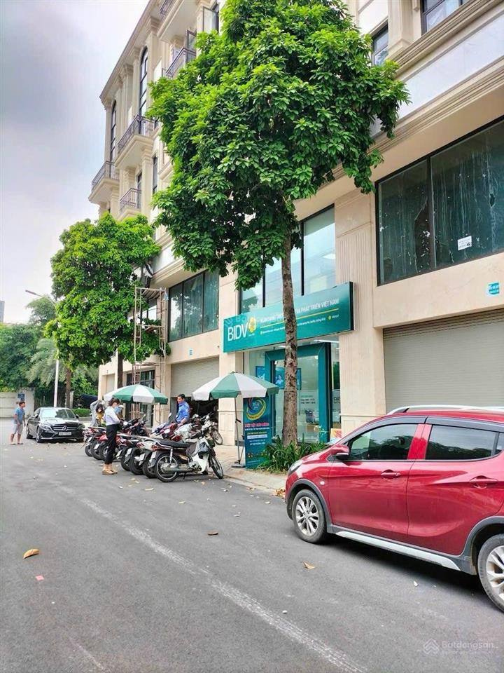 Cần bán căn xẻ khe 3 mặt thoáng, giá nhỉnh 4x tỷ.  0941 856 ***