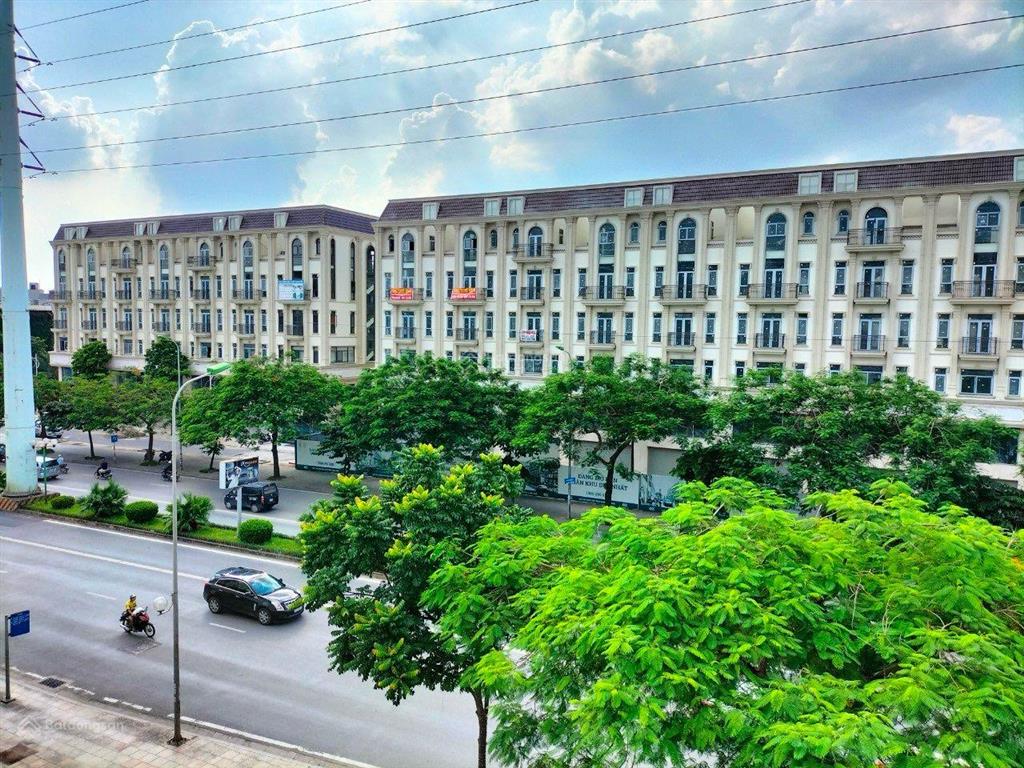 Cần bán căn xẻ khe 3 mặt thoáng, giá nhỉnh 4x tỷ.  0941 856 ***