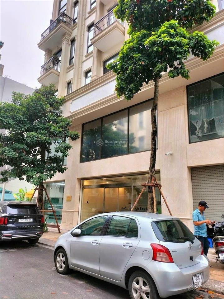 Cần bán căn xẻ khe 3 mặt thoáng, giá nhỉnh 4x tỷ.  0941 856 ***