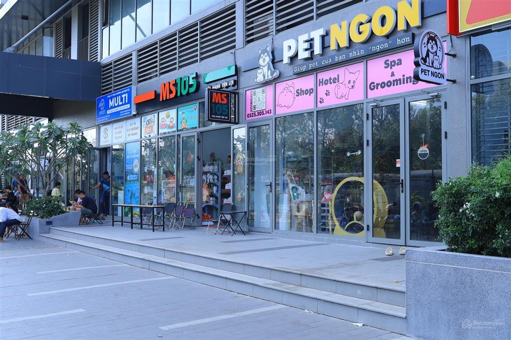 Bán căn 3pn (114m2), có sẵn nội thất, view hồ bơi sân tennis, quảng trường giá 4 tỷ 4 (có sổ)