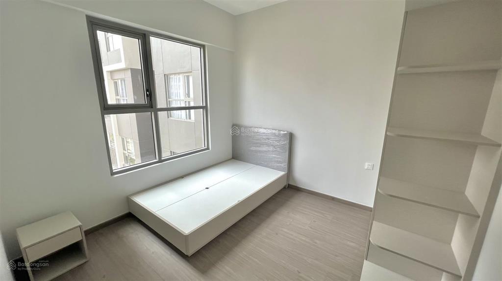 Bán căn 3pn (114m2), có sẵn nội thất, view hồ bơi sân tennis, quảng trường giá 4 tỷ 4 (có sổ)