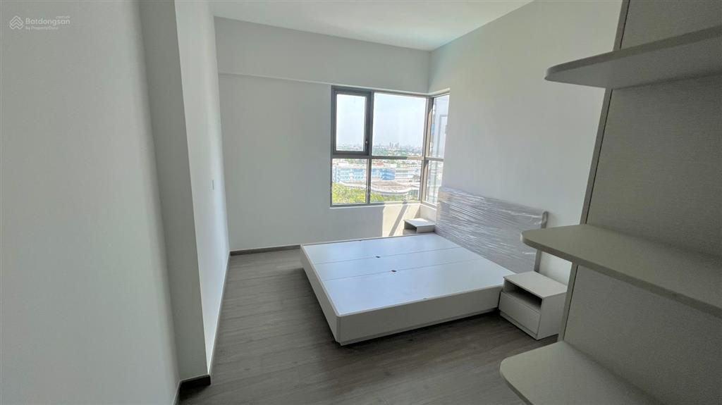 Bán căn 3pn (114m2), có sẵn nội thất, view hồ bơi sân tennis, quảng trường giá 4 tỷ 4 (có sổ)