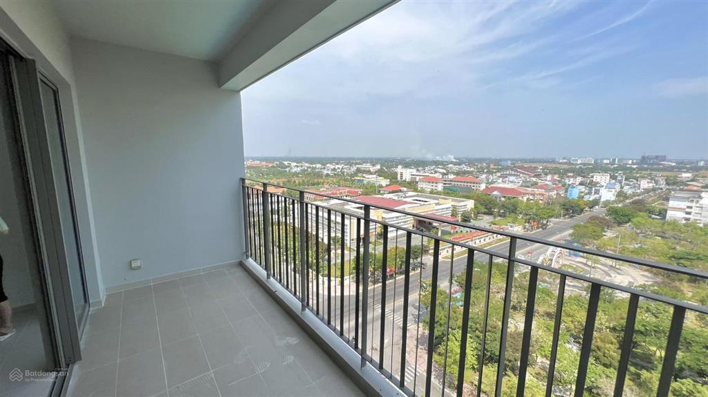 Bán căn 3pn (114m2), có sẵn nội thất, view hồ bơi sân tennis, quảng trường giá 4 tỷ 4 (có sổ)