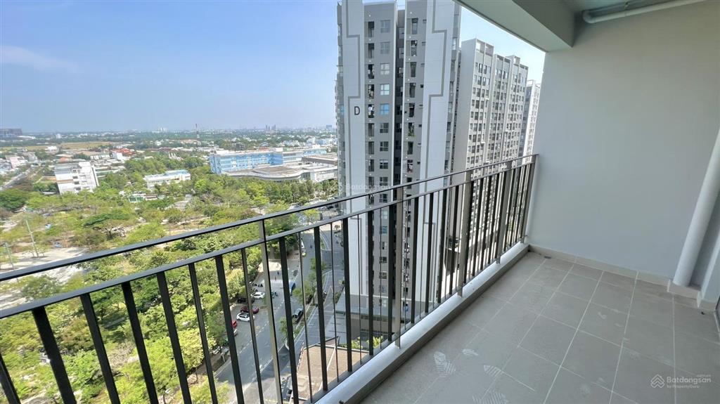 Bán căn 3pn (114m2), có sẵn nội thất, view hồ bơi sân tennis, quảng trường giá 4 tỷ 4 (có sổ)