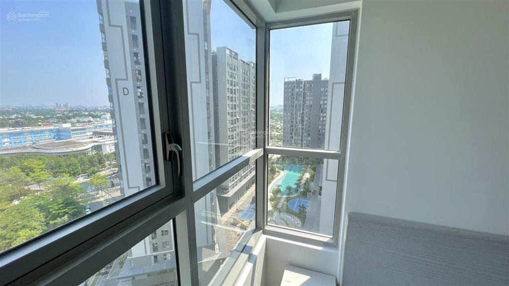 Bán căn 3pn (114m2), có sẵn nội thất, view hồ bơi sân tennis, quảng trường giá 4 tỷ 4 (có sổ)