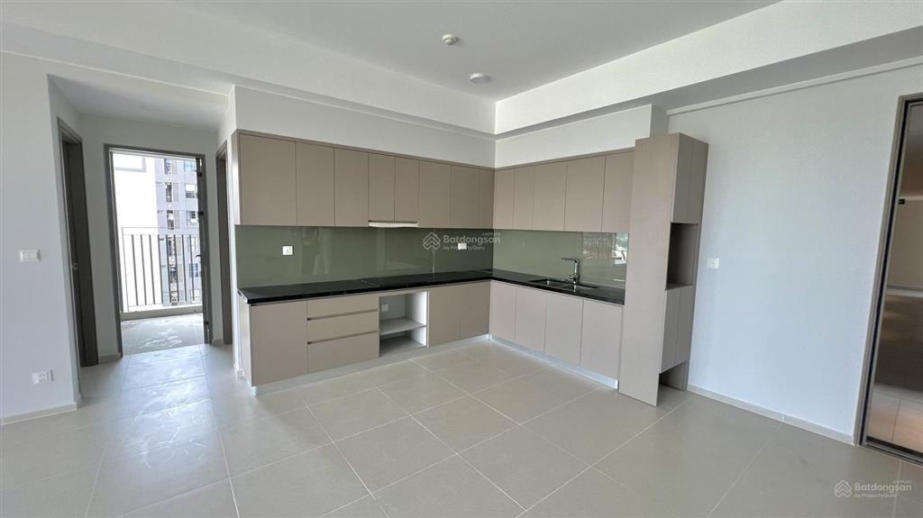 Bán căn 3pn (114m2), có sẵn nội thất, view hồ bơi sân tennis, quảng trường giá 4 tỷ 4 (có sổ)