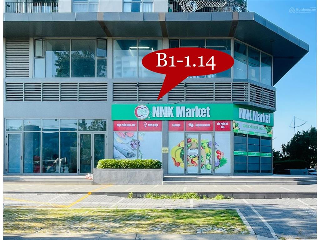 Bán căn 3pn (114m2), có sẵn nội thất, view hồ bơi sân tennis, quảng trường giá 4 tỷ 4 (có sổ)