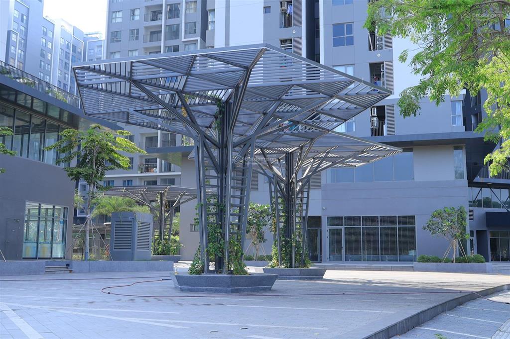 Bán căn 3pn (114m2), có sẵn nội thất, view hồ bơi sân tennis, quảng trường giá 4 tỷ 4 (có sổ)