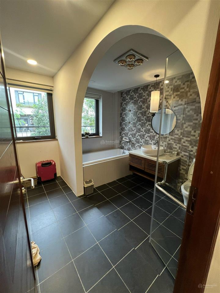 Bán biệt thự mimosa ecopark. dt 211m2, mặt vườn hoa. nhà hoàn thiện đẹp, đồ xịn.  0932 375 ***