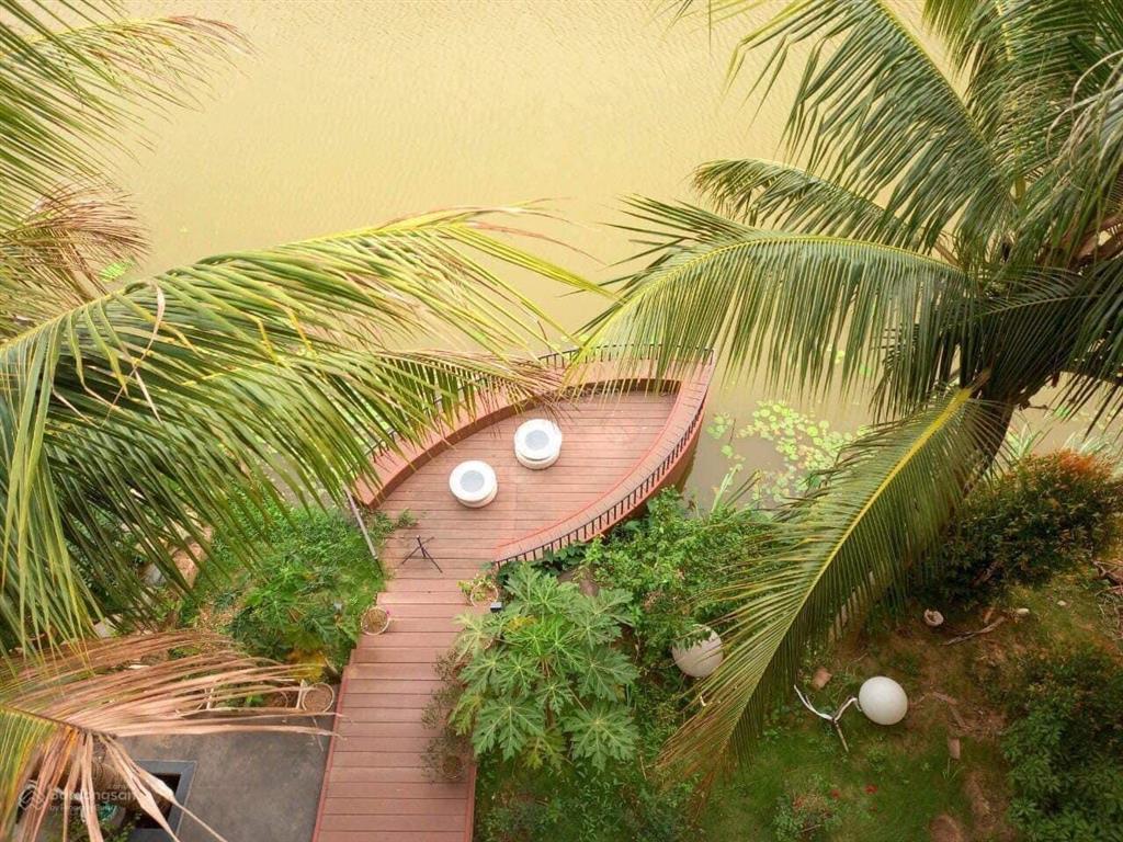 Cần bán biệt thự đảo, khu đô thị ecopark. dt 270m2. nhà xây thô, hồ rộng. 0932 375 ***