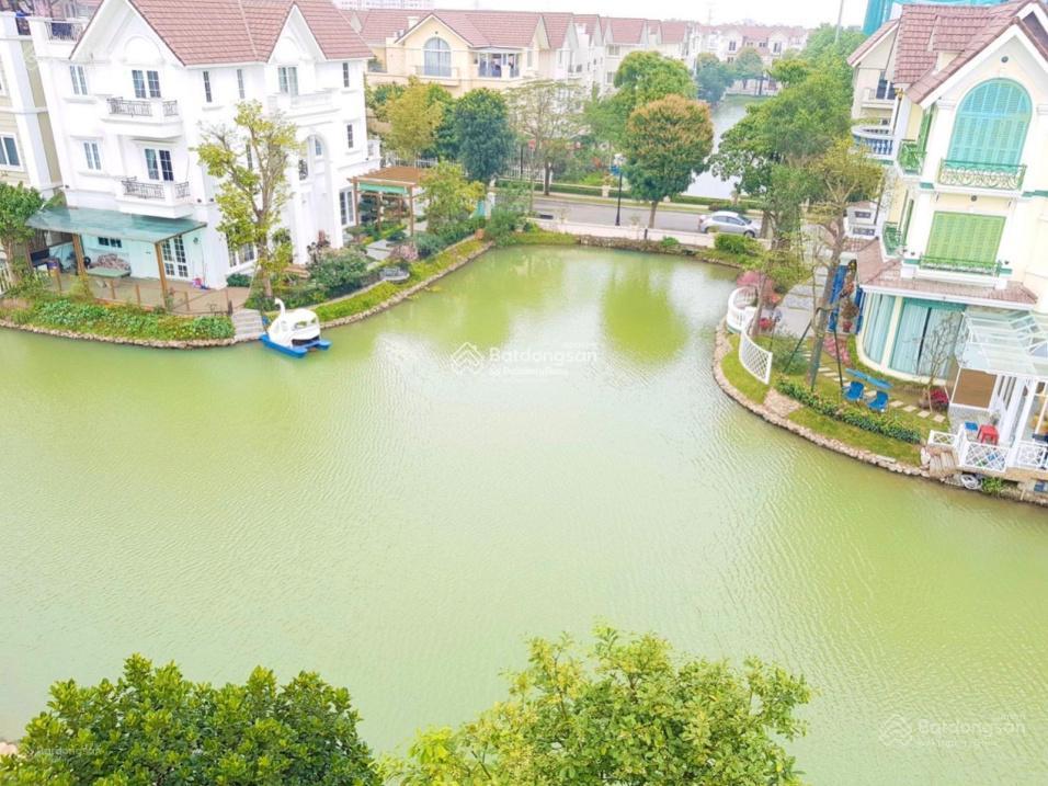 Bán bt bằng lăng 05  12 hướng tn, diện tích 250m2 xây dựng 455m2 căn thô view hồ rộng, giá 82.5 tỷ