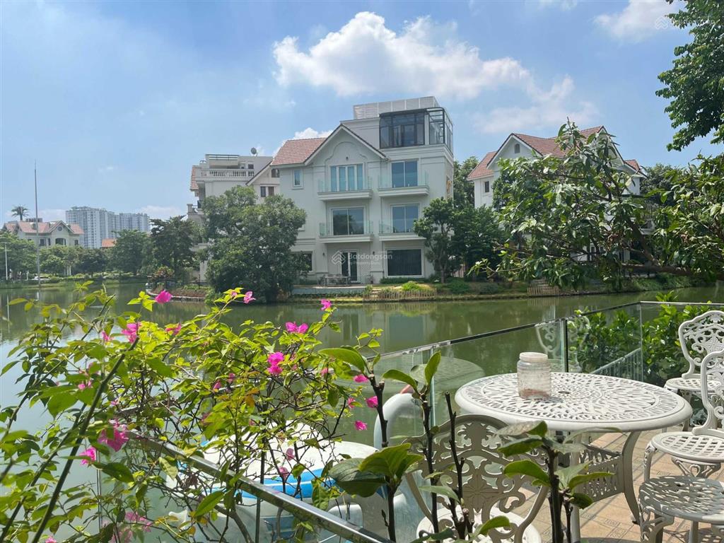 Bán bt bằng lăng 05  12 hướng tn, diện tích 250m2 xây dựng 455m2 căn thô view hồ rộng, giá 82.5 tỷ