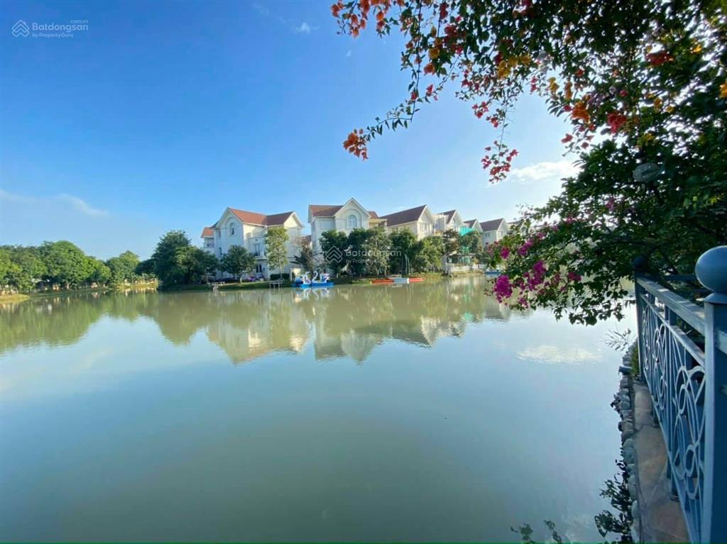 Bán bt bằng lăng 05  12 hướng tn, diện tích 250m2 xây dựng 455m2 căn thô view hồ rộng, giá 82.5 tỷ