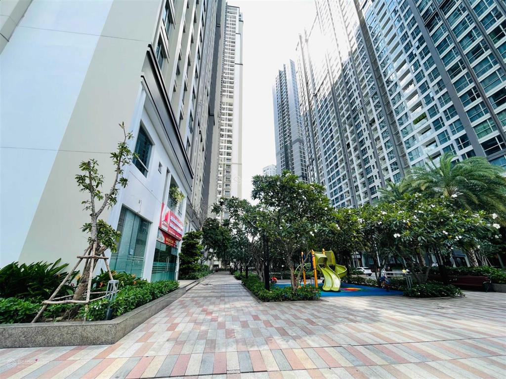 Bán shophouse vinhomes central park đầu tư tốt, có sẵn hđt giá cao.  0904 320 ***  mr. nguyên