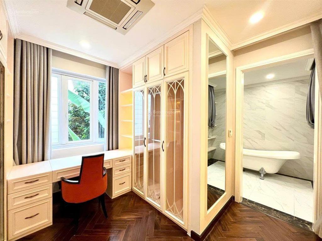 Bán nhanh căn nhà phố 75m2 đã có sổ, hướng đb phong thuỷ tốt, giá 10 tỷ