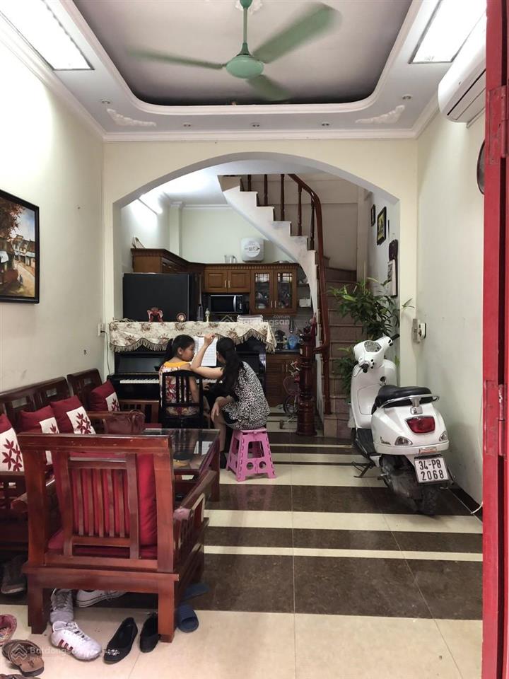 Cho thuê nhà riêng hoàng quốc việt 50m2, 4 tầng ô tô đỗ cửa 15tr/th