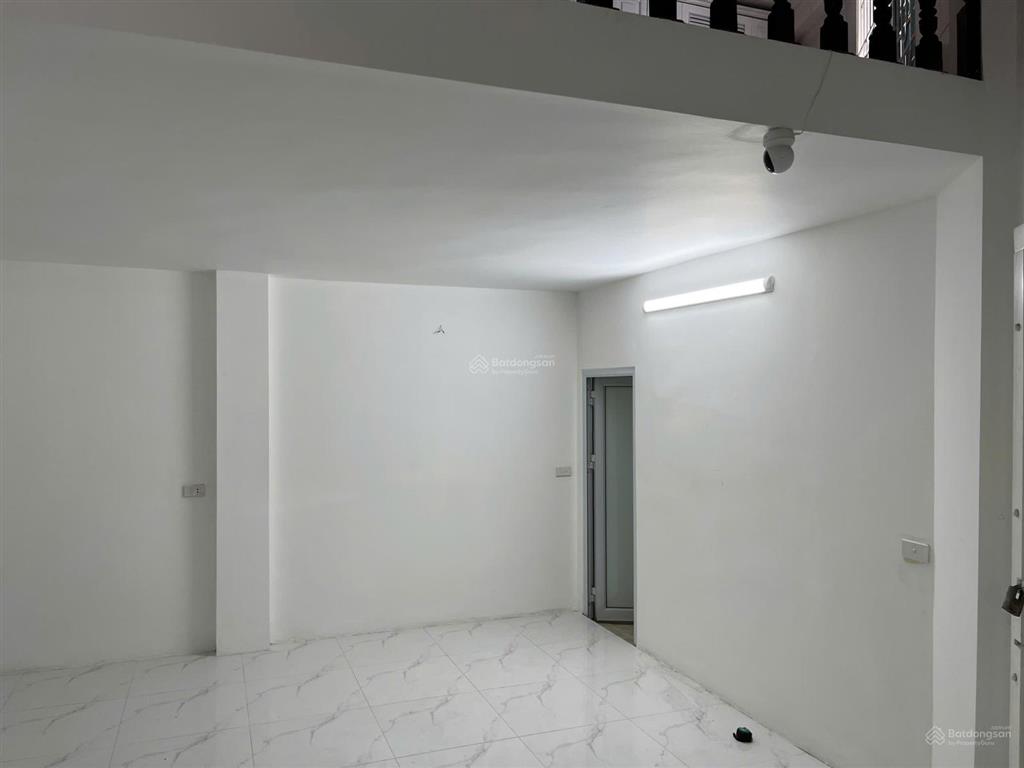 Cho thuê nhà riêng hoàng quốc việt 50m2, 4 tầng ô tô đỗ cửa 15tr/th