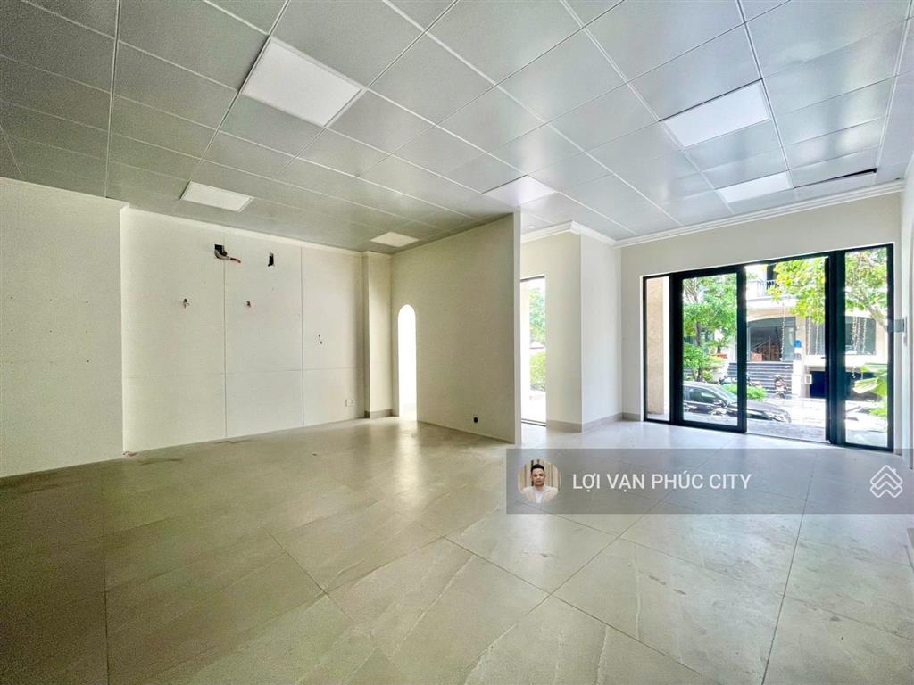 Tầng trệt làm văn phòng, showroom giá 16 triệu tại kđt vạn phúc, có thang máy, có máy lạnh, hầm xe