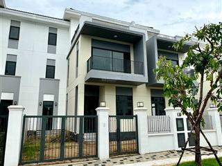 Căn nhà phố khu the suite 8x20m 1 trệt 2 lầu, nhận nhà ngay, giá 6.6 tỷ bao thuế phí,  0915 827 ***