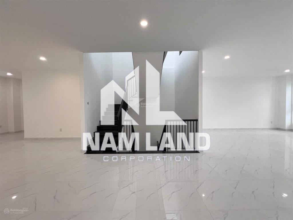Cho thuê nhà 4 tầng trống suốt mới 100% ngay đường nguyễn hoàng làm công ty, tiktok live, showroom