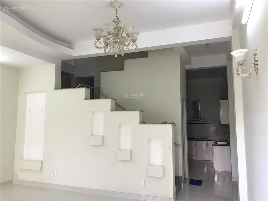 Bán nhà làng đại học khu abc, dt 6x14m, 1 trệt 2 lầu, sổ hồng. giá 9 tỷ