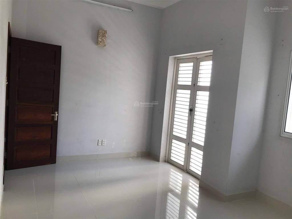 Bán nhà làng đại học khu abc, dt 6x14m, 1 trệt 2 lầu, sổ hồng. giá 9 tỷ
