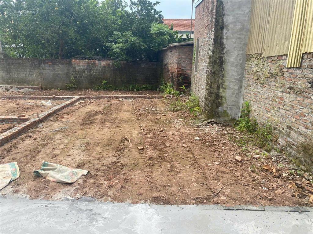Bán 41.5m2 vingroup full thổ cư ôtô đỗ đất 10m ô tô tránh nhau 300m ql 21b giá chỉ 1.95tỷ