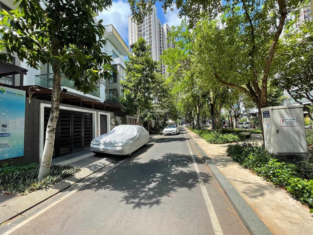 Chủ bán khu biệt thự phố liền kề hado centrosa đẳng cấp q10. dt 8x16m, 3 lầu.  0901 383 ***