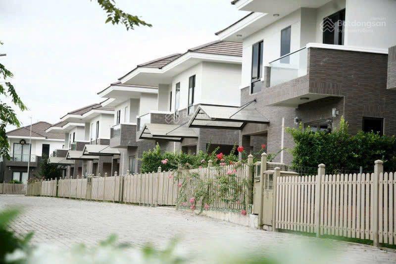 Camellia 1 trệt 1 lầu kdc an ninh, mật độ cây xanh nhiều, thoáng mát. giá bán từ 7,5 tỷ