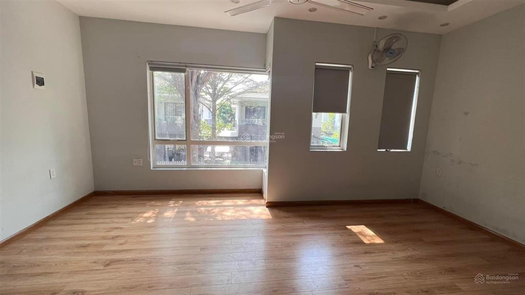 Camellia 1 trệt 1 lầu kdc an ninh, mật độ cây xanh nhiều, thoáng mát. giá bán từ 7,5 tỷ