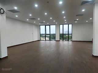 Cho thuê căn văn phòng đã hoàn thiện sàn trần, tường máy lạnh trung tâm và đường điện giá 20tr